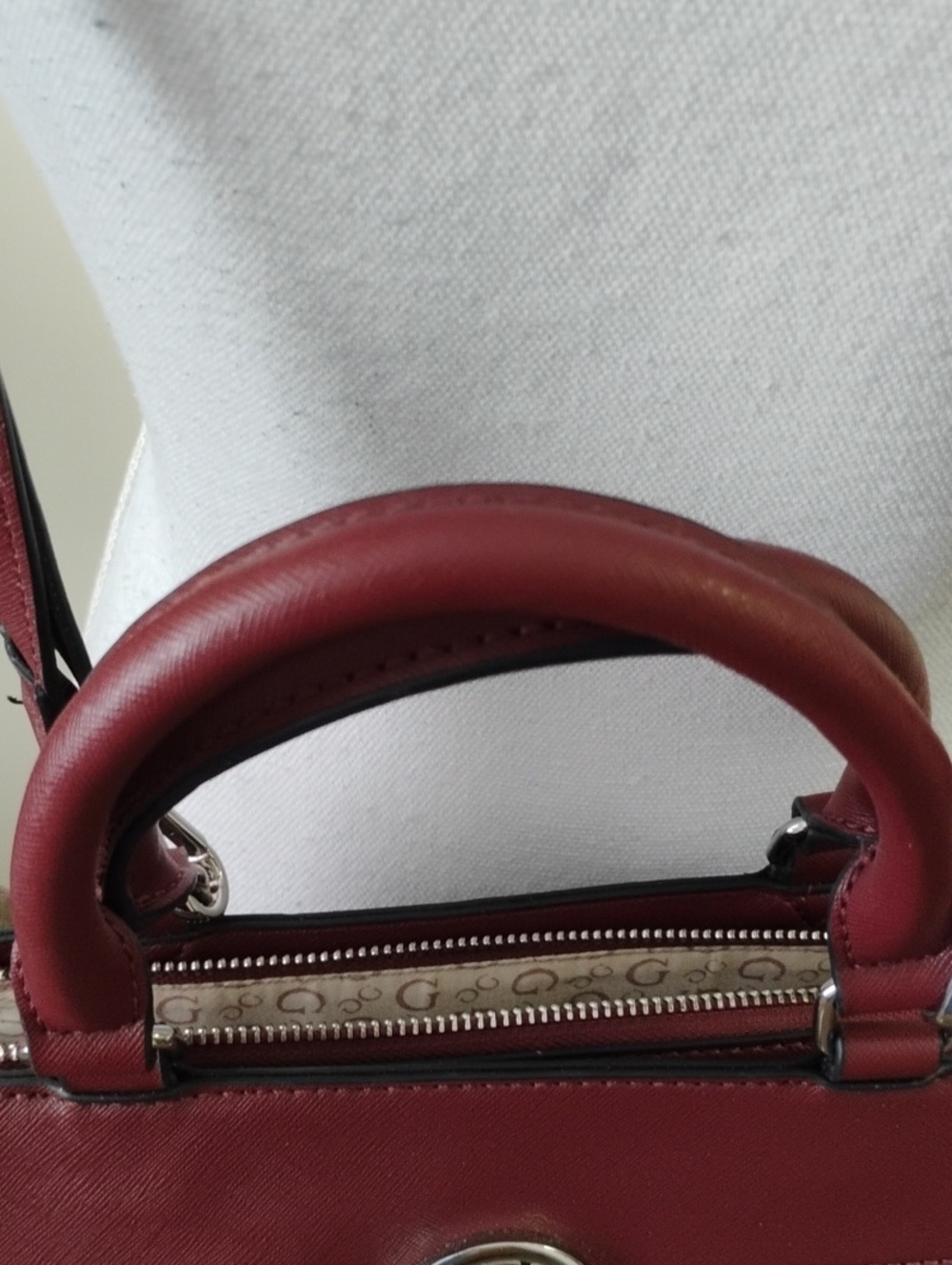 Guess Bags - Picture 3 of 15